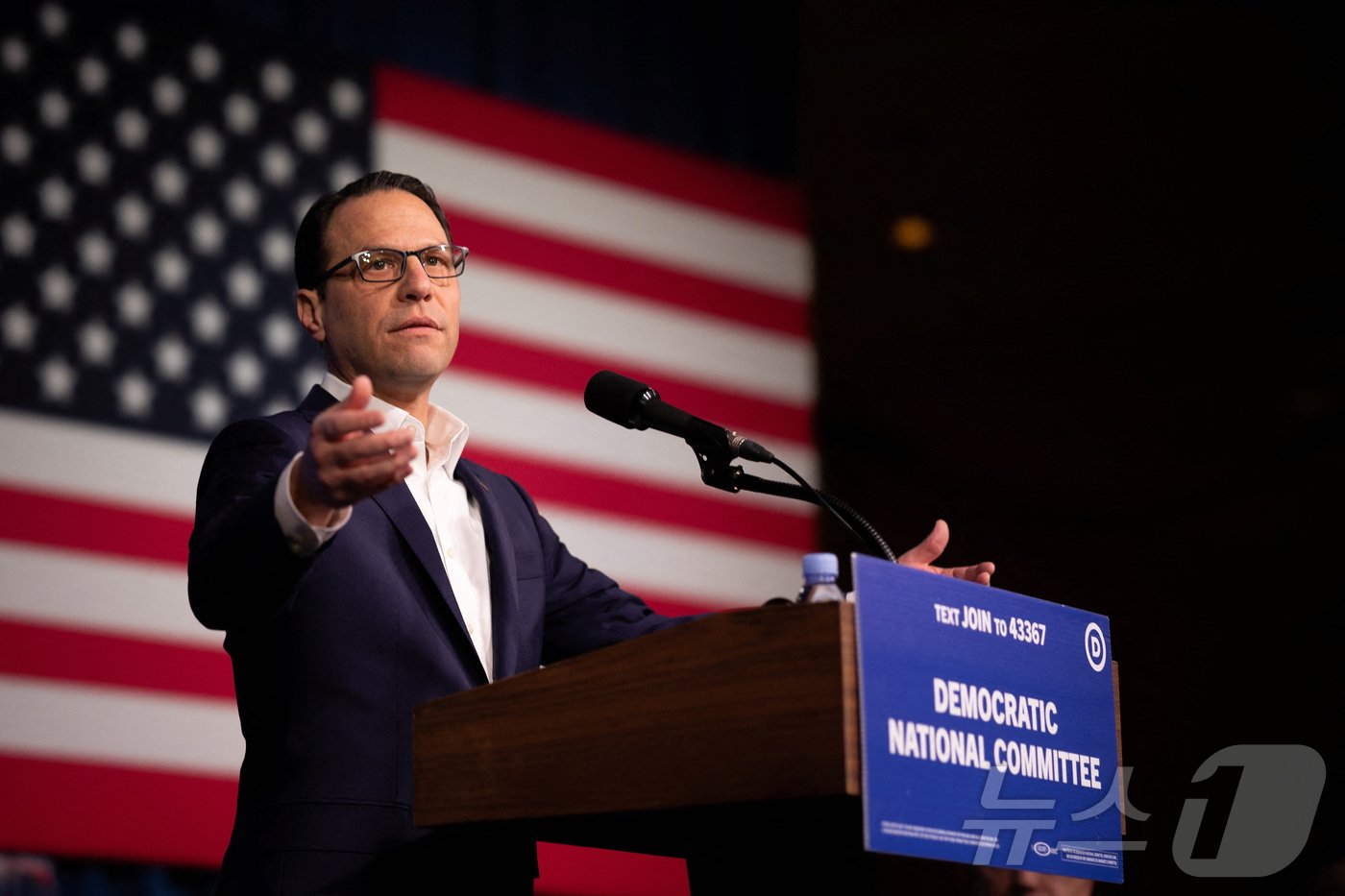 본문 이미지 - 조시 셔피로 미국 펜실베이니아 주지사가 지난 2월 펠실베이니아 필라델피아에서 열린 민주당 전국위원회 동계 회의에 참석해 연설하는 모습. 2024.02.04. ⓒ 로이터=뉴스1 ⓒ News1 김성식 기자