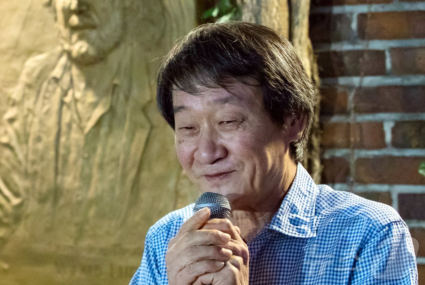 본문 이미지 - 대학로 소극장의 상징으로 꼽히는 ‘학전’을 30여 년간 운영하며 후배 예술인을 배출해 온 가수 김민기.&#40;뉴스1 DB&#41;2024.7.22/뉴스1