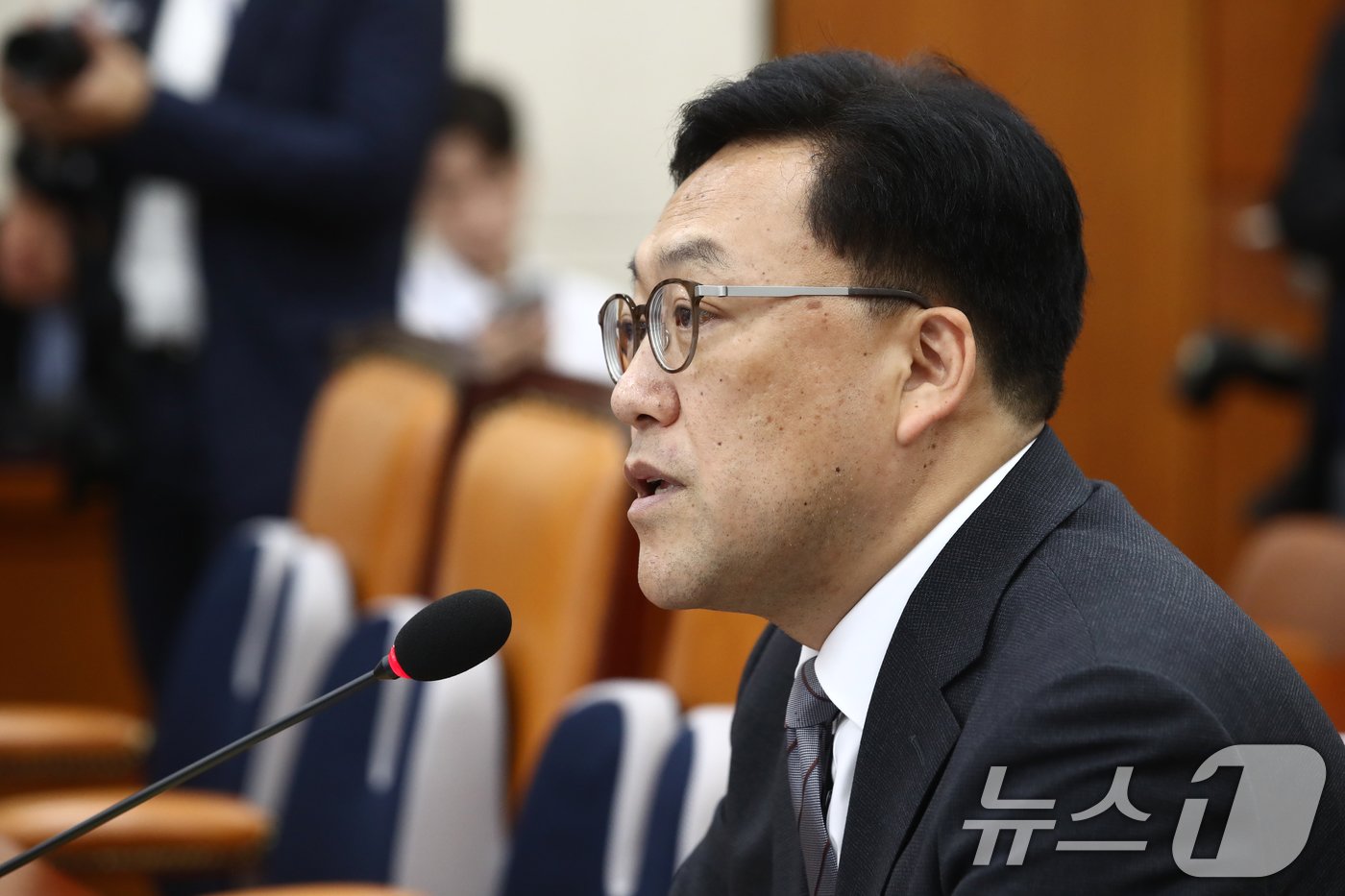 본문 이미지 - 김병환 금융위원장 후보자가 22일 오전 서울 여의도 국회 정무위원회 전체회의장에서 열린 인사청문회에 출석해 의원 질의에 답하고 있다. 2024.7.22/뉴스1 ⓒ News1 이광호 기자