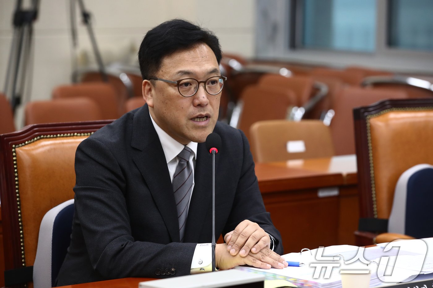 본문 이미지 - 김병환 금융위원장 후보자가 22일 오전 서울 여의도 국회 정무위원회 전체회의장에서 열린 인사청문회에 출석해 의원 질의에 답하고 있다. 2024.7.22/뉴스1 ⓒ News1 이광호 기자