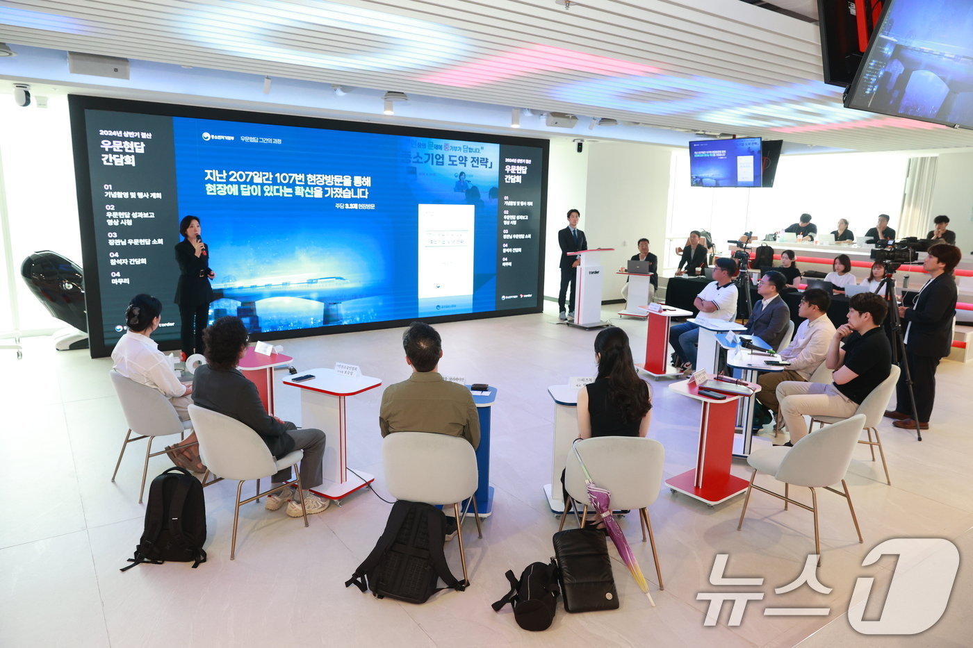 본문 이미지 - 오영주 중소벤처기업부 장관이 '2024 상반기 결산 우문현답 간담회'에서 소회를 밝히고 있다. (중소벤처기업부 제공) /뉴스1