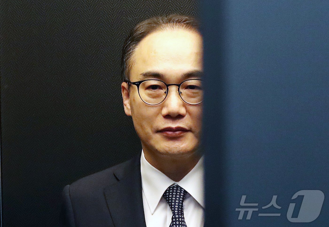 본문 이미지 - 이원석 검찰총장이 22일 오후 서울 중구 은행연합회에서 열린 민생침해범죄 대응 강화방안 모색을 위한 세미나를 마치고 승강기를 통해 이동하고 있다. 2024.7.22/뉴스1 ⓒ News1 임세영 기자