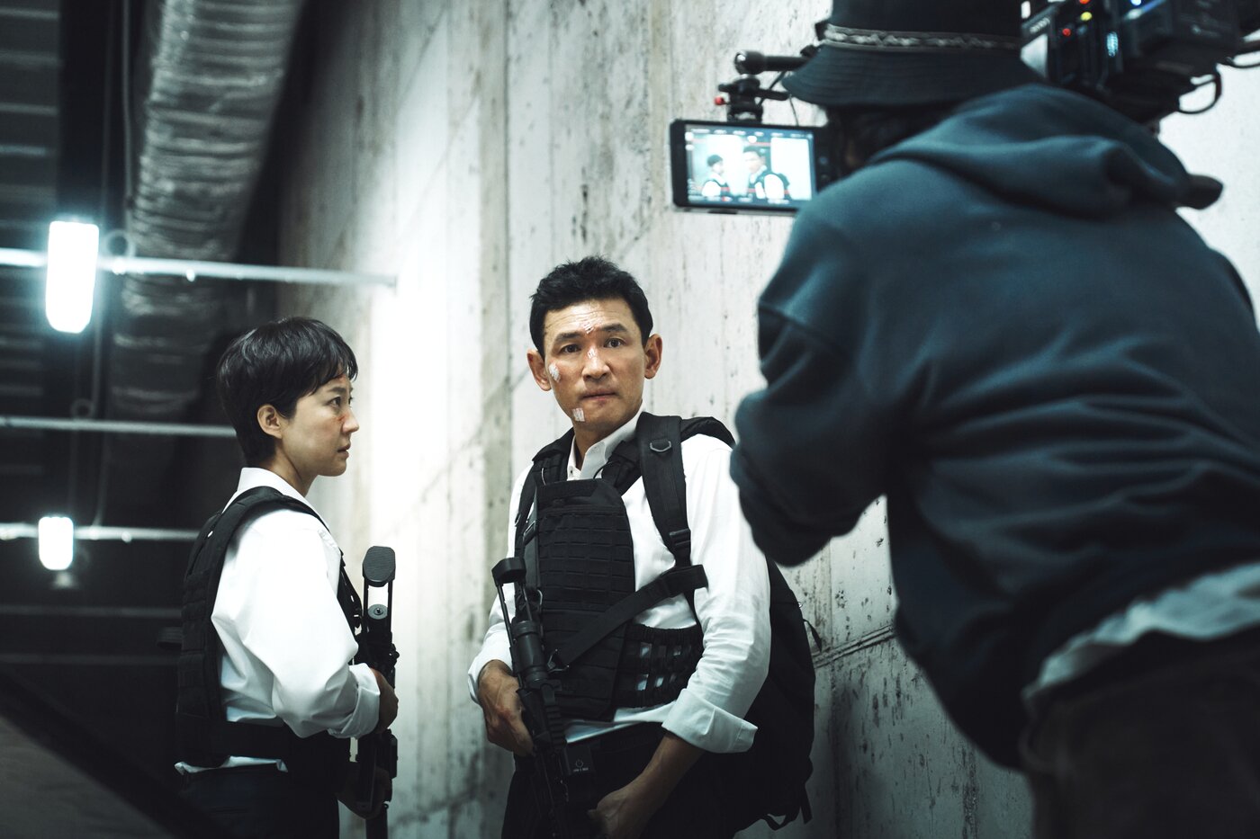 본문 이미지 - &#39;크로스&#39; 보도스틸