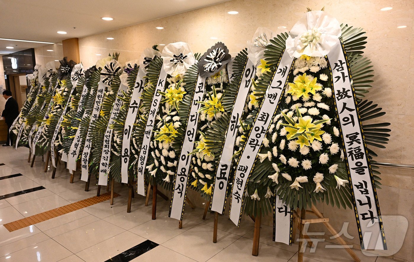 본문 이미지 - 개그맨 장두석의 빈소가 22일 오후 서울 여의도 성모장례식장에 마련됐다. 향년 67세. 발인은 오는 24일 오전 8시에 치러질 예정이다. 2024.7.22/뉴스1 ⓒ News1 사진공동취재단