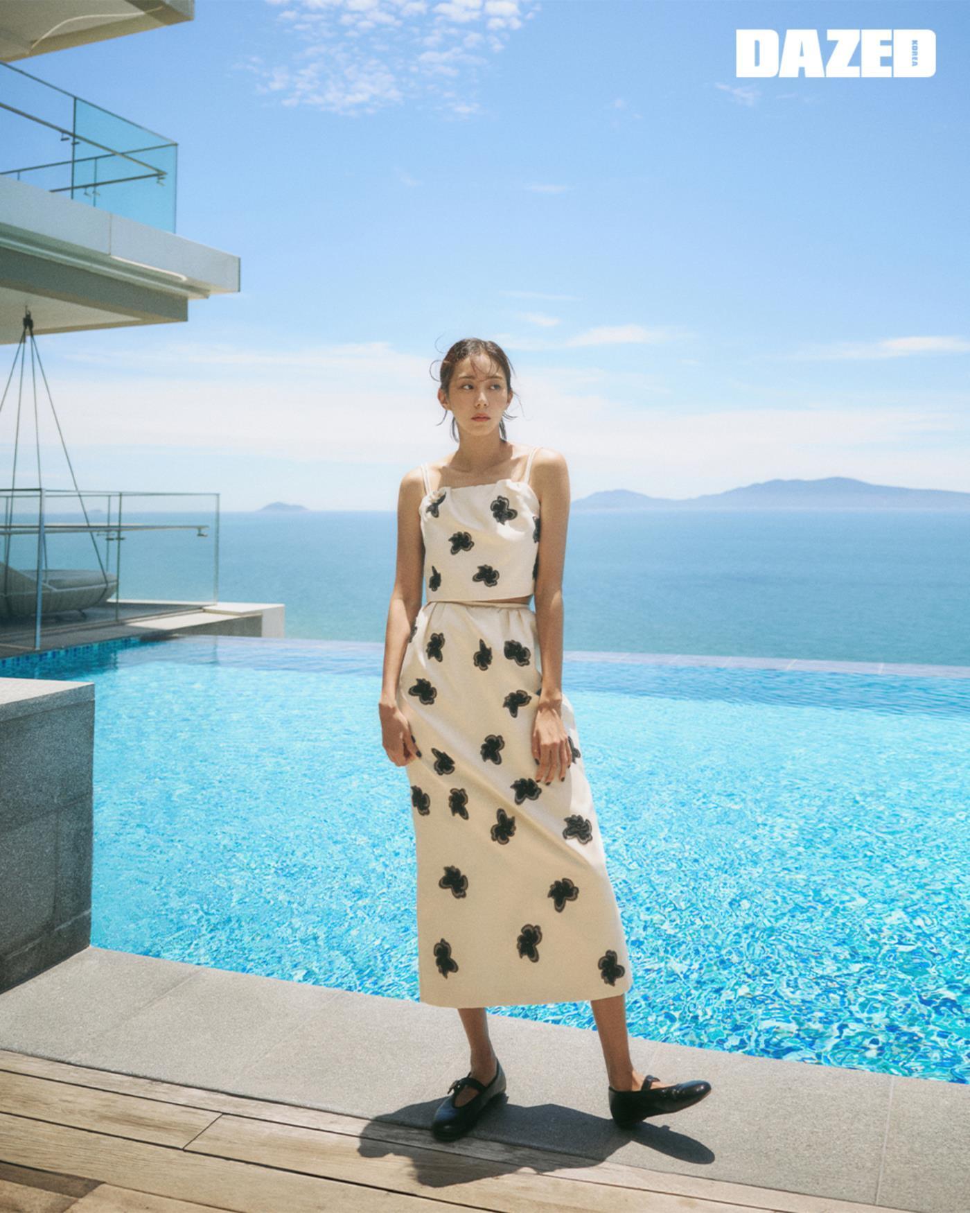 본문 이미지 - 유이/사진=데이즈드