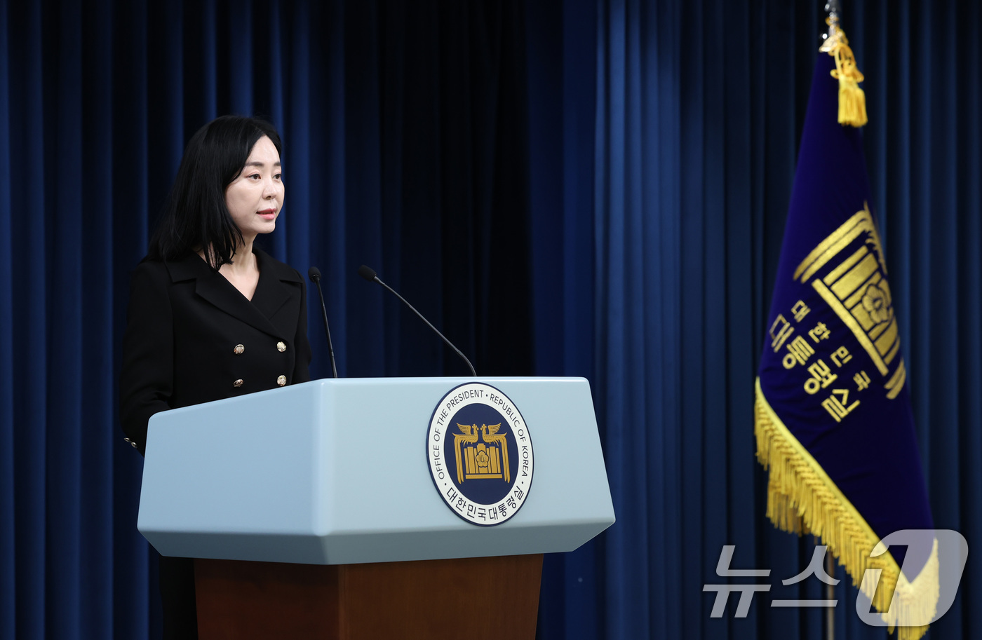 (서울=뉴스1) 박지혜 기자 = 정혜전 대통령실 대변인이 23일 오전 서울 용산구 대통령실 청사 브리핑룸에서 현안 브리핑을 하고 있다.윤석열 대통령은 성태윤 대통령실 정책실장과 안 …