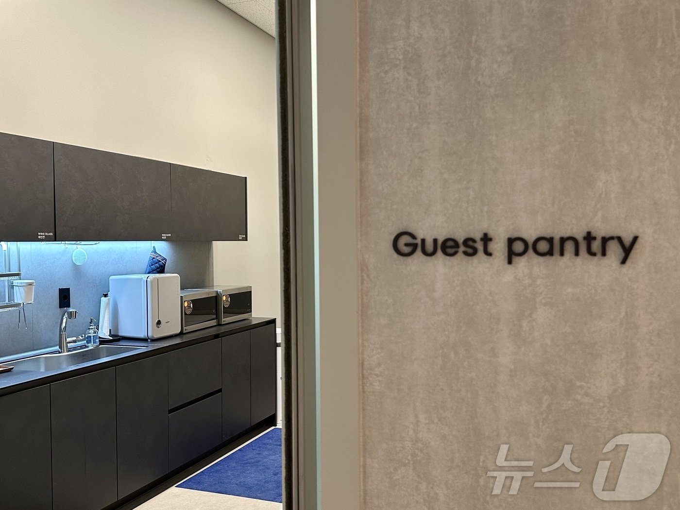 본문 이미지 - 24시간 이용 가능한 게스트 팬트리ⓒ News1 윤슬빈 기자 