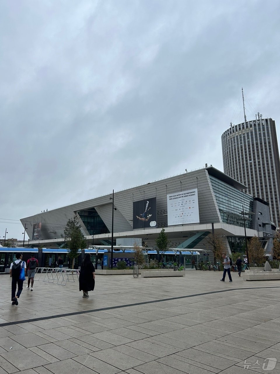 본문 이미지 -   23일(한국시간) 프랑스 파리의 팔레 데 콩그레에 마련된 메인프레스센터(MPC)의 모습. 2024.7.23/뉴스1 ⓒ News1 문대현 기자