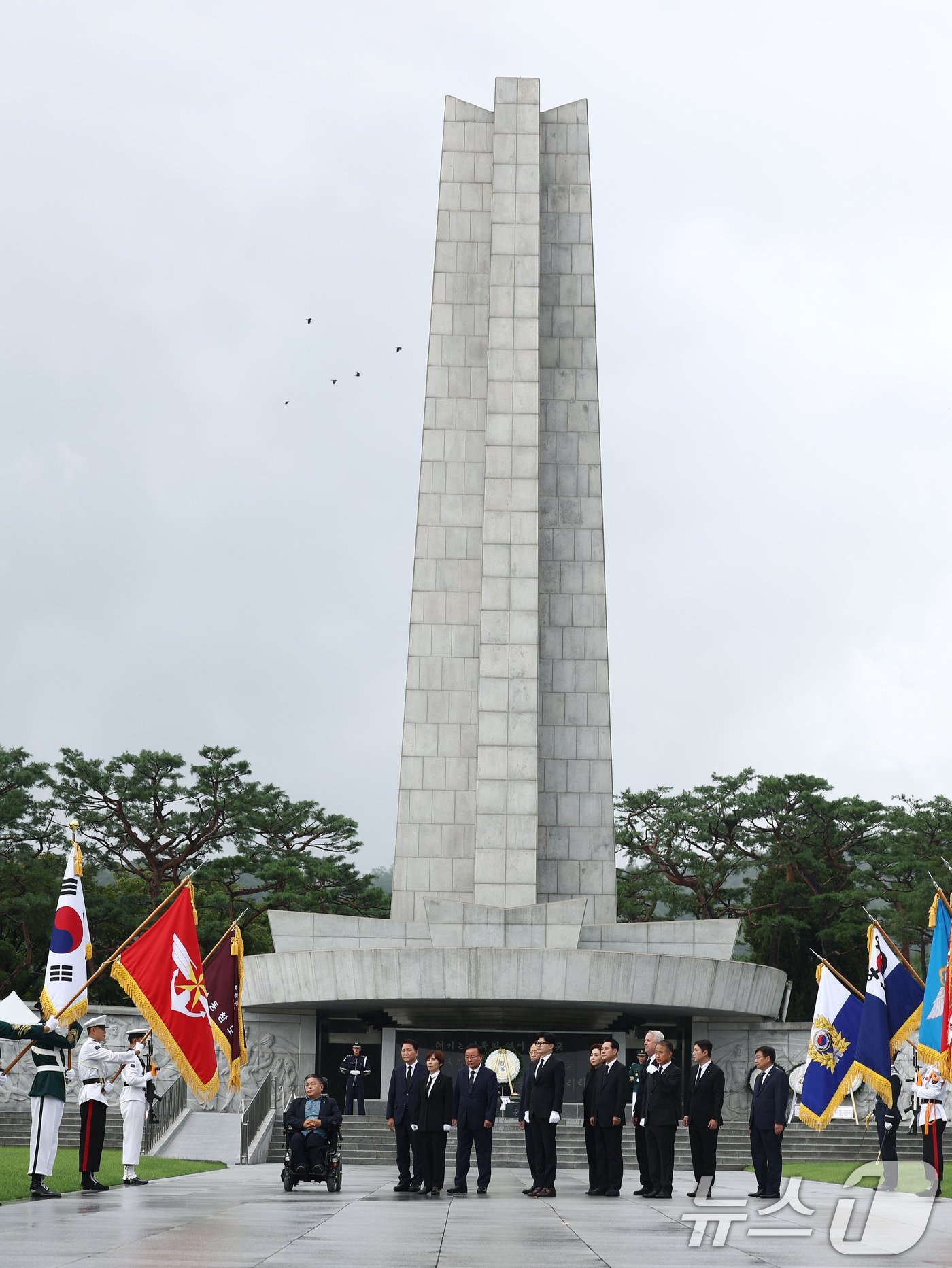 한동훈 국민의힘 당대표와 추경호 원내대표 등 지도부가 24일 오전 서울 동작구 국립서울현충원에서 참배를 마치고 이동하고 있다. 2024.7.24/뉴스1 ⓒ News1 김민지 기자