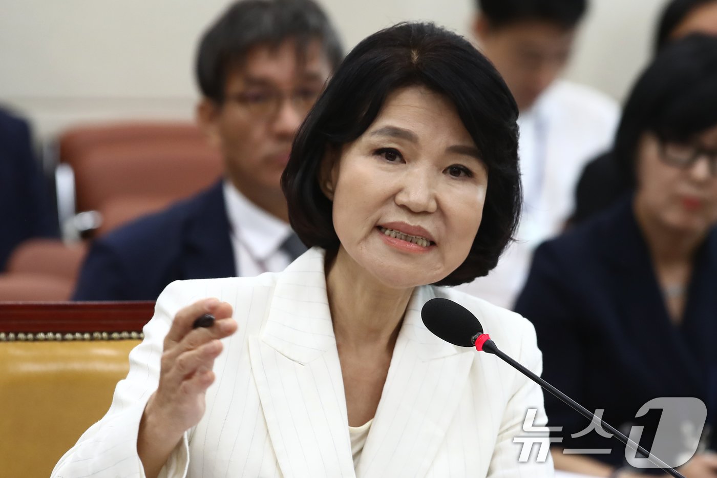 본문 이미지 - 이진숙 방송통신위원회 위원장 후보자가 24일 오전 서울 여의도 국회 과학기술정보방송통신위원회에서 열린 인사청문회에서 의원질의에 답하고 있다. 2024.7.24/뉴스1 ⓒ News1 이광호 기자