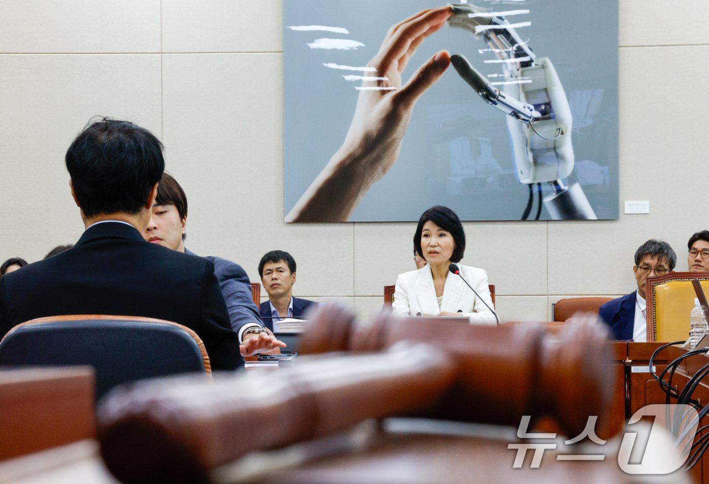 본문 이미지 - 이진숙 방송통신위원회 위원장 후보자가 24일 오전 서울 여의도 국회 과학기술정보방송통신위원회에서 열린 인사청문회에서 의원 질의에 답하고 있다. 2024.7.24/뉴스1 ⓒ News1 안은나 기자