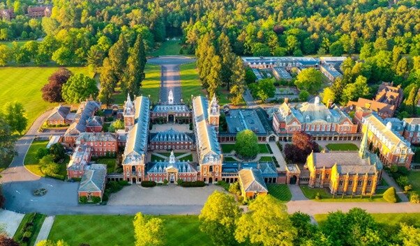 본문 이미지 - 영국 Wellington College School 본교 전경 / 사진=웰링턴 칼리지 인터내셔널 부산 제공