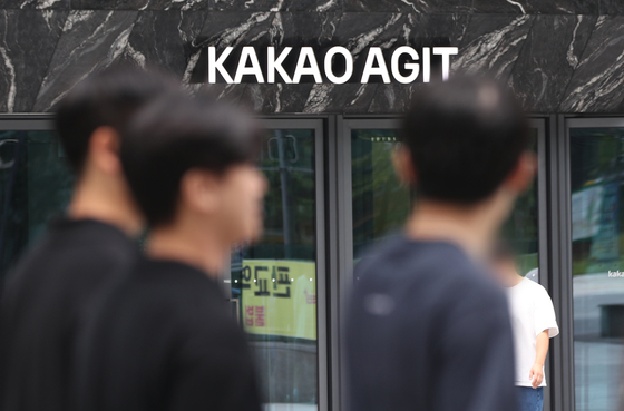 'AI 패싱' 당하던 카카오, 간판에 AI 달고 승부수