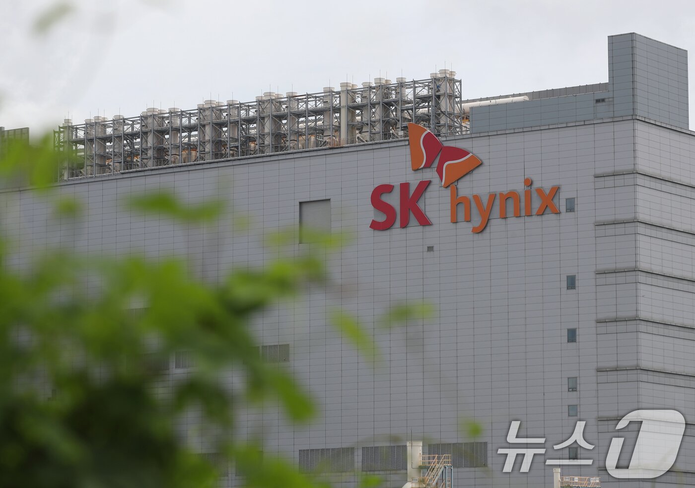 본문 이미지 - 경기 이천시 SK하이닉스 본사의 모습.  2024.7.25/뉴스1 ⓒ News1 김영운 기자