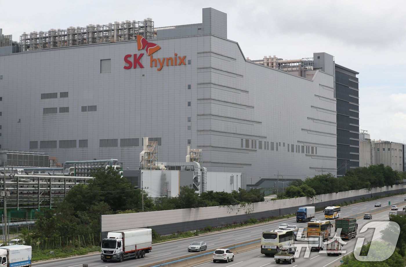 본문 이미지 - 경기 이천시 SK하이닉스 본사의 모습.  /뉴스1 ⓒ News1 김영운 기자