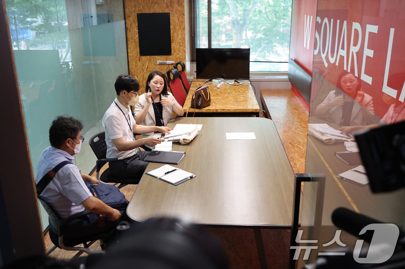 공정거래위원회 조사관들이 25일 서울 강남구 위메프 별관 사무실을 방문해 현장 점검을 하고 있다. 2024.7.25/뉴스1 ⓒ News1 신웅수 기자