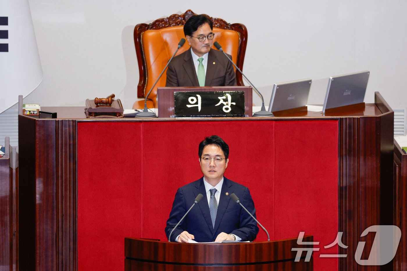 본문 이미지 - 심우정 법무부 차관이 25일 오후 서울 여의도 국회에서 열린 제416회국회(임시회) 제1차 본회의에서 채해병 특검법 재표결(순직 해병 수사 방해 및 사건 은폐 등의 진상규명을 위한 특별검사의 임명 등에 관한 법률안 재의의 건) 재의 요구 이유에 대해 설명하고 있다. 2024.7.25/뉴스1 ⓒ News1 안은나 기자