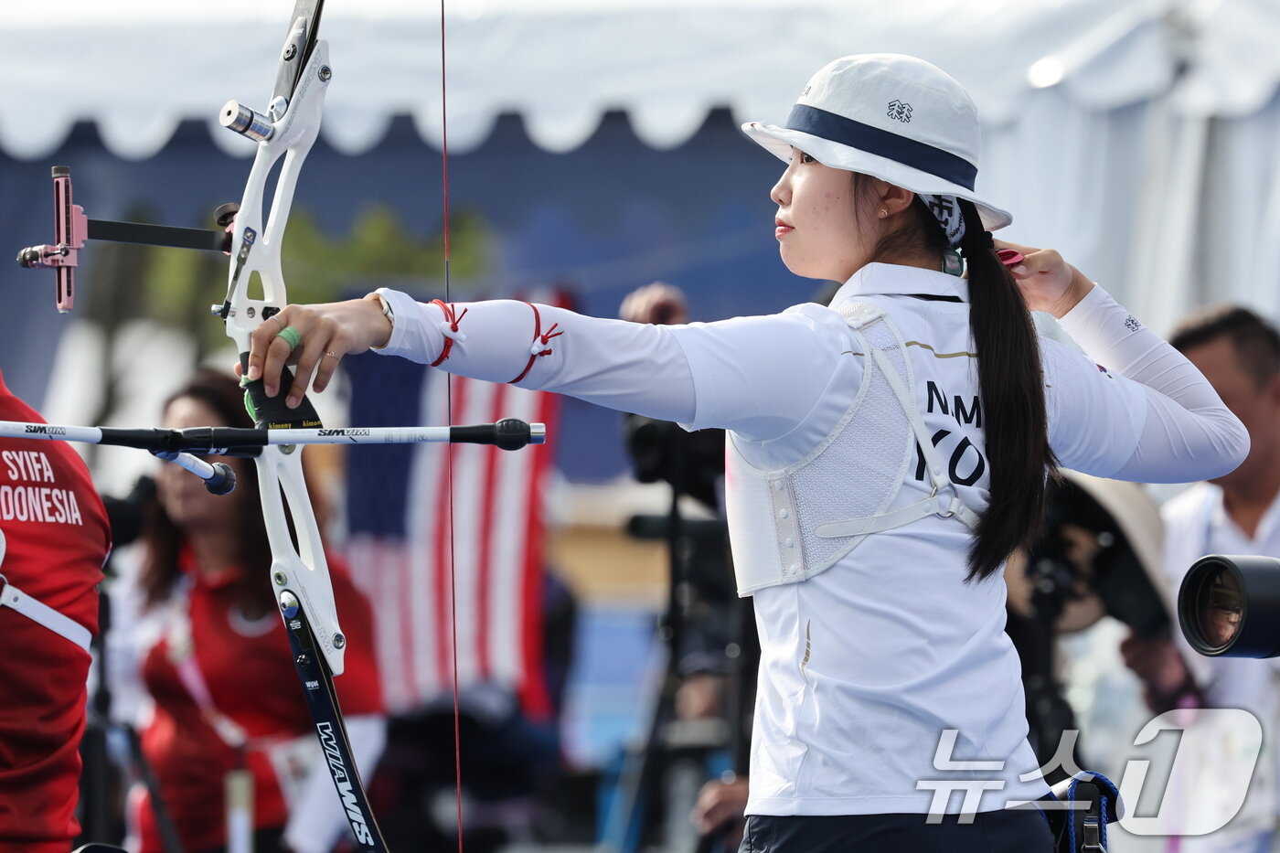 본문 이미지 - 2024 파리올림픽 대한민국 양궁대표팀 남수현이 25일(한국시간) 프랑스 파리 레쟁발리드에서 열린 여자 개인 랭킹 라운드에서 활시위를 당기고 있다. 2024.7.25/뉴스1 ⓒ News1 이동해 기자