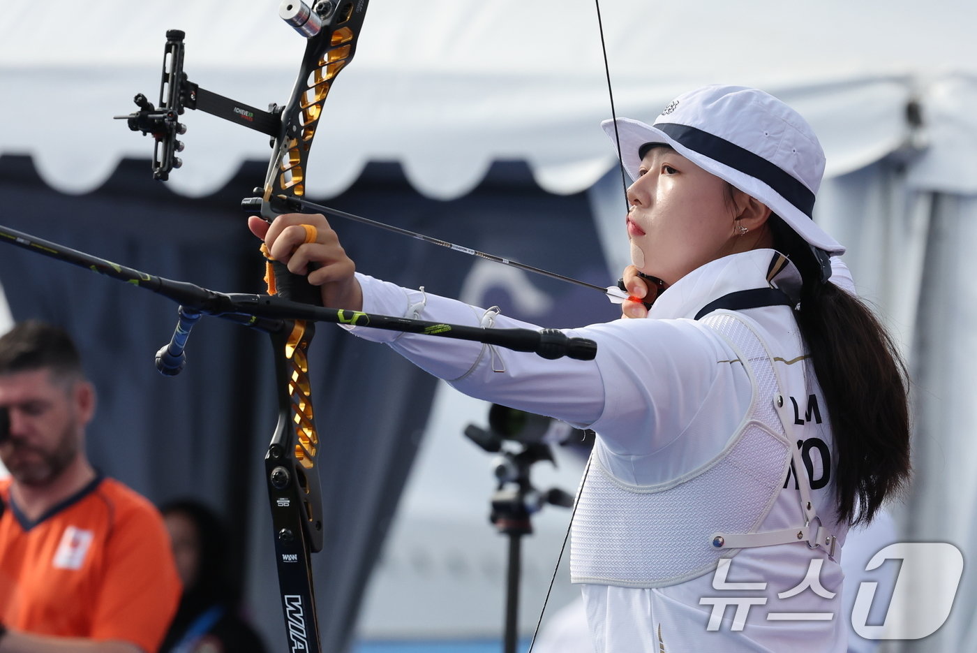 2024 파리올림픽 대한민국 양궁대표팀 임시현이 25일&#40;한국시간&#41; 프랑스 파리 레쟁발리드에서 열린 여자 개인 랭킹 라운드에서 활시위를 당기고 있다. 2024.7.25/뉴스1 ⓒ News1 이동해 기자