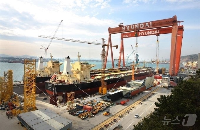 본문 이미지 - HD현대중공업 울산조선소 전경.&#40;HD현대중공업 제공&#41;
