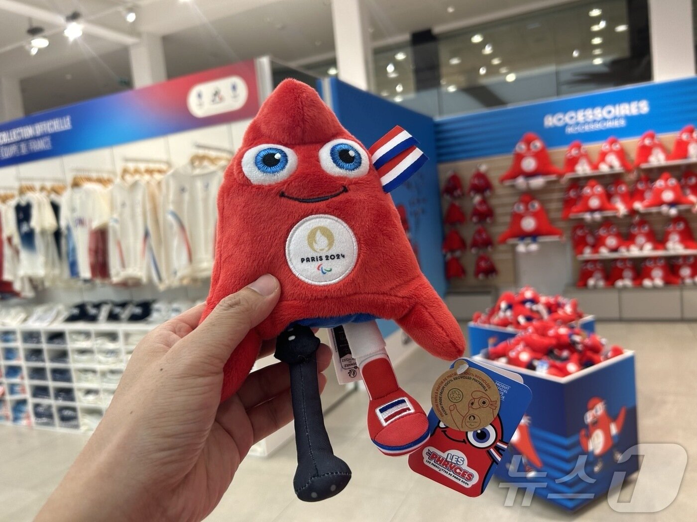 본문 이미지 -  2024 파리 패럴림픽 공식 마스코트는 한 쪽 다리가 의족이다. 2024.7.24/뉴스1 ⓒ News1 문대현 기자