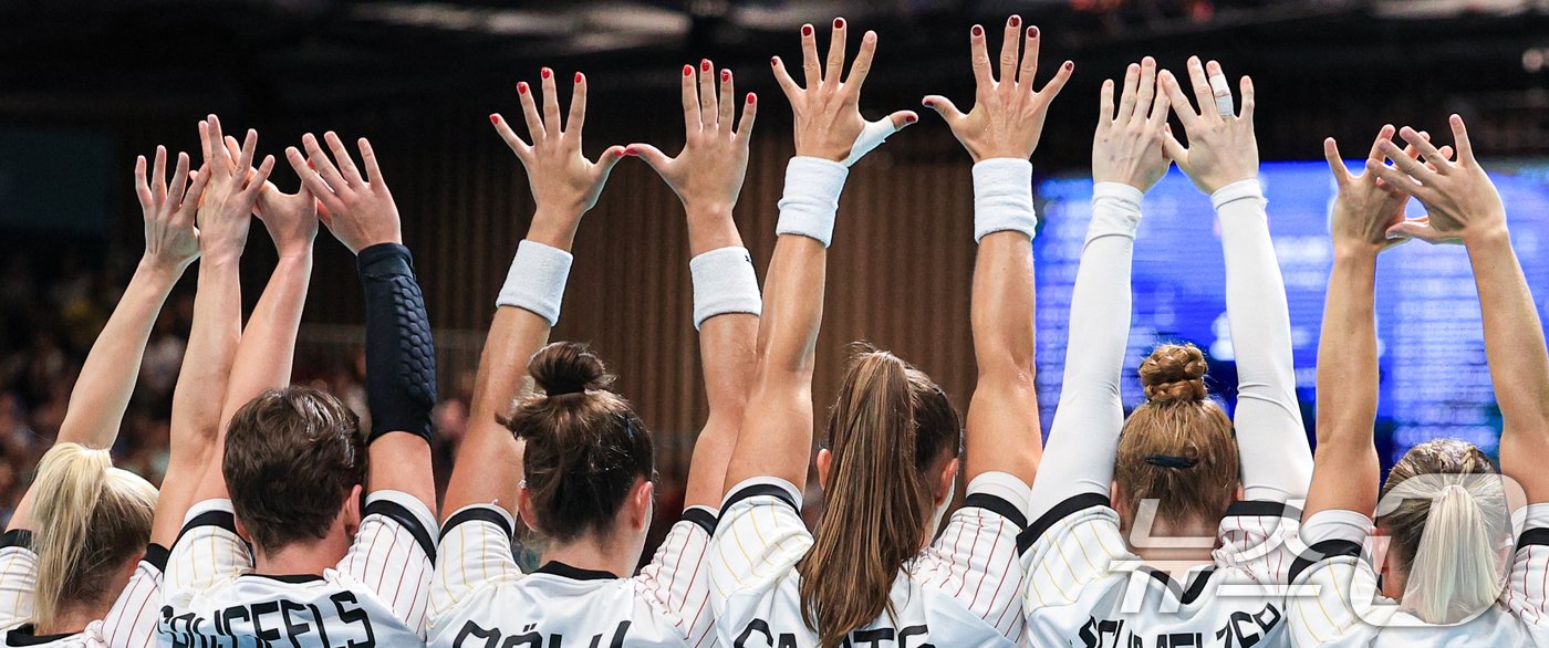 본문 이미지 - 25일 오후(한국시간) 프랑스 파리 사우스 파리 아레나6에서 열린 파리올림픽 핸드볼 여자 예선 라운드 A조 대한민국과 독일의 경기에서 독일 선수들이 대한민국 류은희의 패널티스로를 막고 있다. 2024.7.25/뉴스1 ⓒ News1 박정호 기자