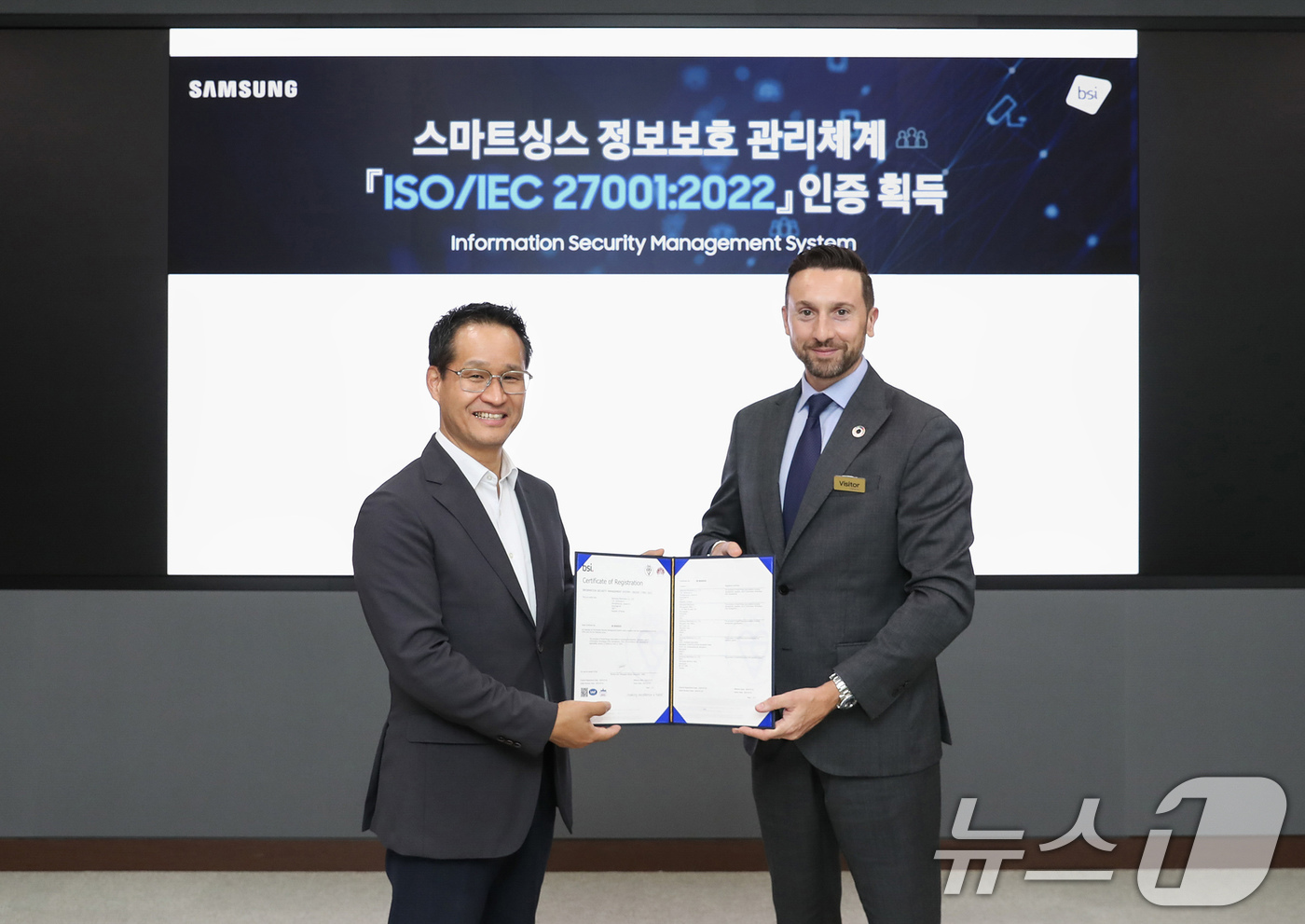 (서울=뉴스1) = 삼성전자는 자사 스마트싱스(SmartThings)가 영국 왕립표준협회(BSI)로부터 정보보호 관리체계에 대한 국제 표준(ISO/IEC 27001:2022)을 획 …