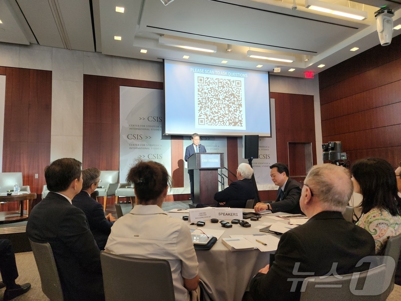 본문 이미지 - 국제인권대화에서 기조연설에 나서고 있는 김영호 장관(통일부 제공)