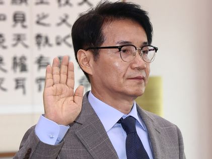 김 여사 명품가방 수수 의혹 관련 청문회 출석한 최재영 목사