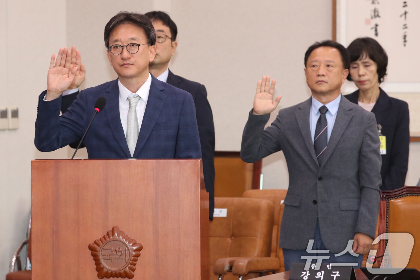 본문 이미지 - 송창진 전 고위공직자범죄수사처 수사2부장검사&#40;왼쪽&#41;. 2024.7.26/뉴스1 ⓒ News1 이광호 기자