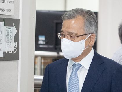 박영수 전 특검, 1심 징역 4개월·집유1년 선고