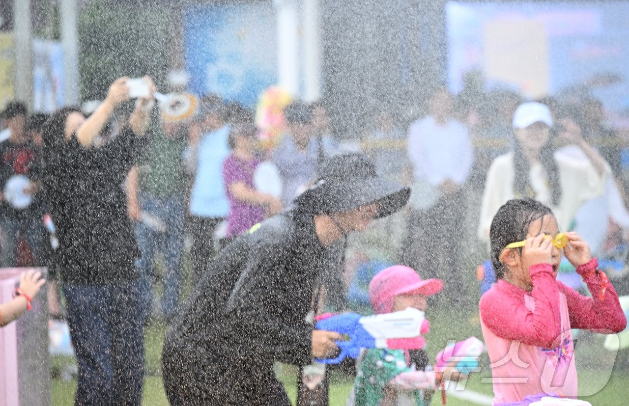 &#39;2024 평창더위사냥축제&#39;가 26일 대화면 땀띠공원 일원에서 시작됐다. &#40;평창군 제공&#41; 2024.7.26/뉴스1