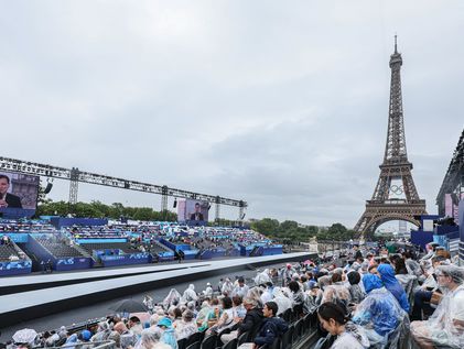비 내리는 2024 파리 올림픽 개회식