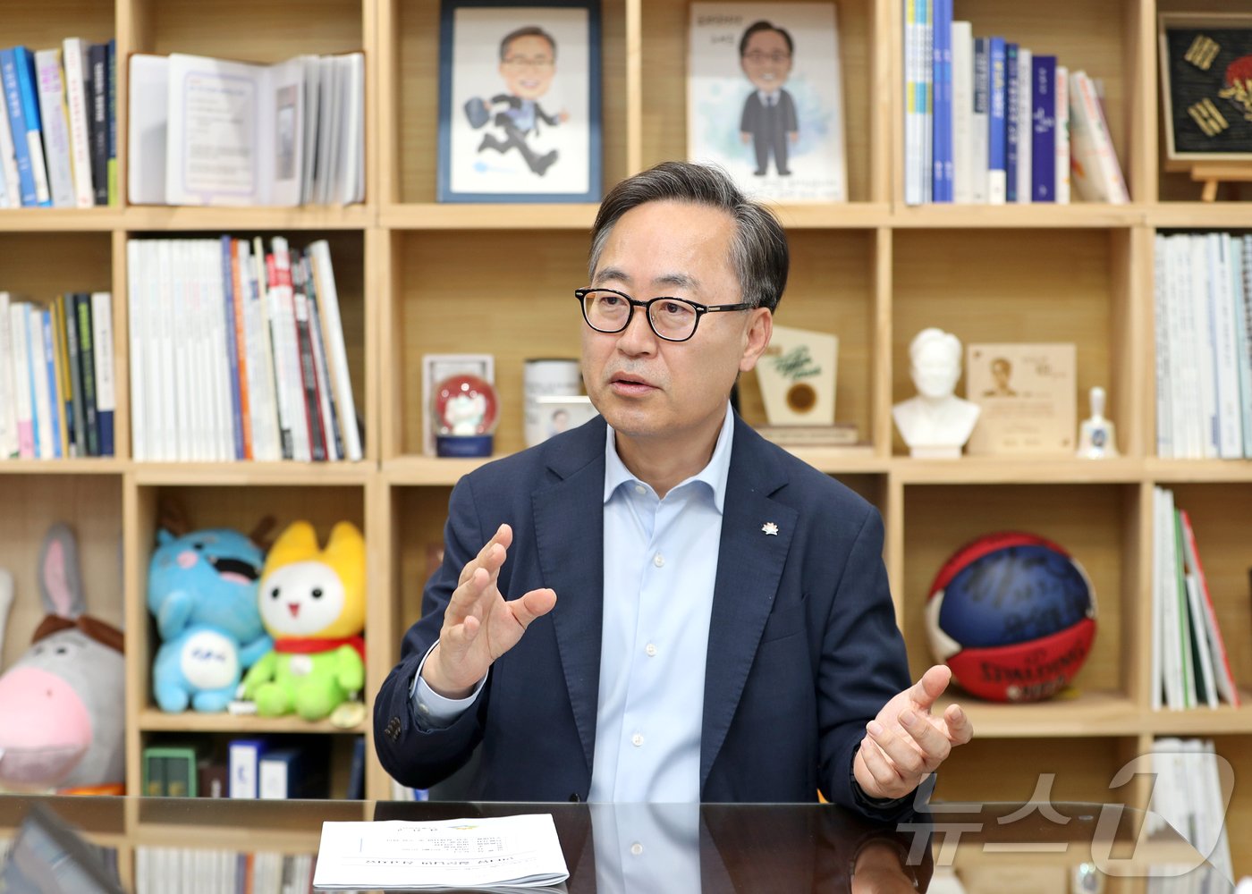 본문 이미지 - 유성훈 서울 금천구청장이 15일 뉴스1과 인터뷰하는 모습. &#40;금천구 제공&#41;