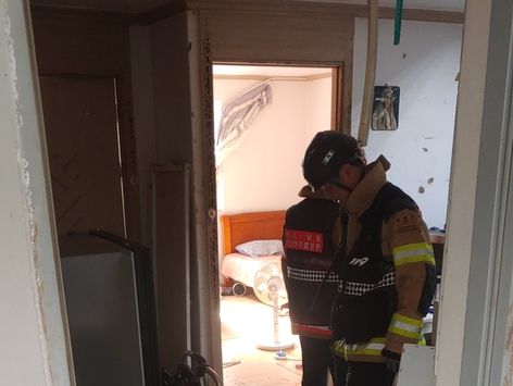 인천 다가구주택 '가스폭발 추정' 화재…2명 중경상·12명 대피