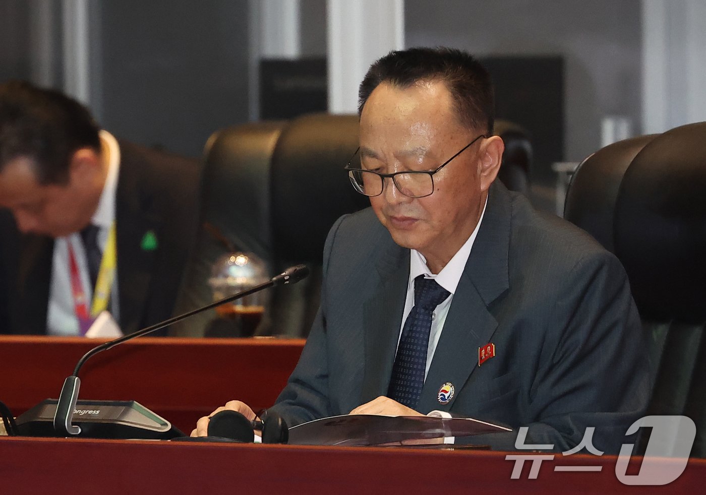 본문 이미지 - 리영철 주라오스 북한 대사가 27일&#40;현지시간&#41; 오후 라오스 비엔티안 국립컨벤션센터에서 열린 아세안지역안보포럼&#40;ARF&#41;에 참석해 자리하고 있다. &#40;공동취재&#41; 2024.7.27/뉴스1 ⓒ News1 오대일 기자