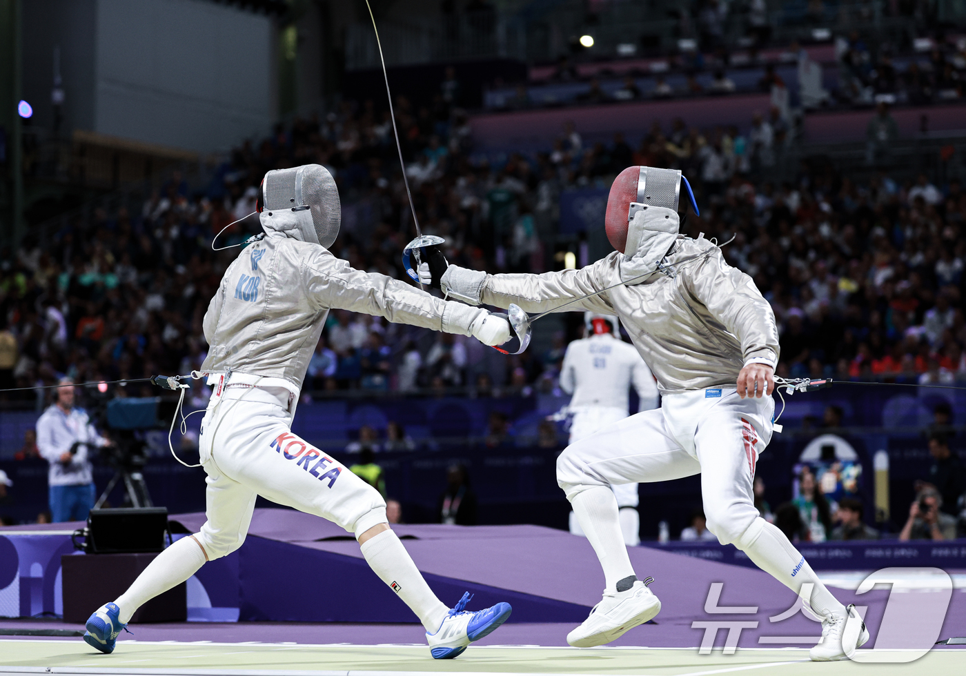 (파리(프랑스)=뉴스1) 박정호 기자 = 대한민국 펜싱 대표팀 구본길 선수가 27일 오후(한국시간) 프랑스 파리 그랑 팔레에서 열린 '2024 파리올림픽' 남자 사브르 개인 32강 …