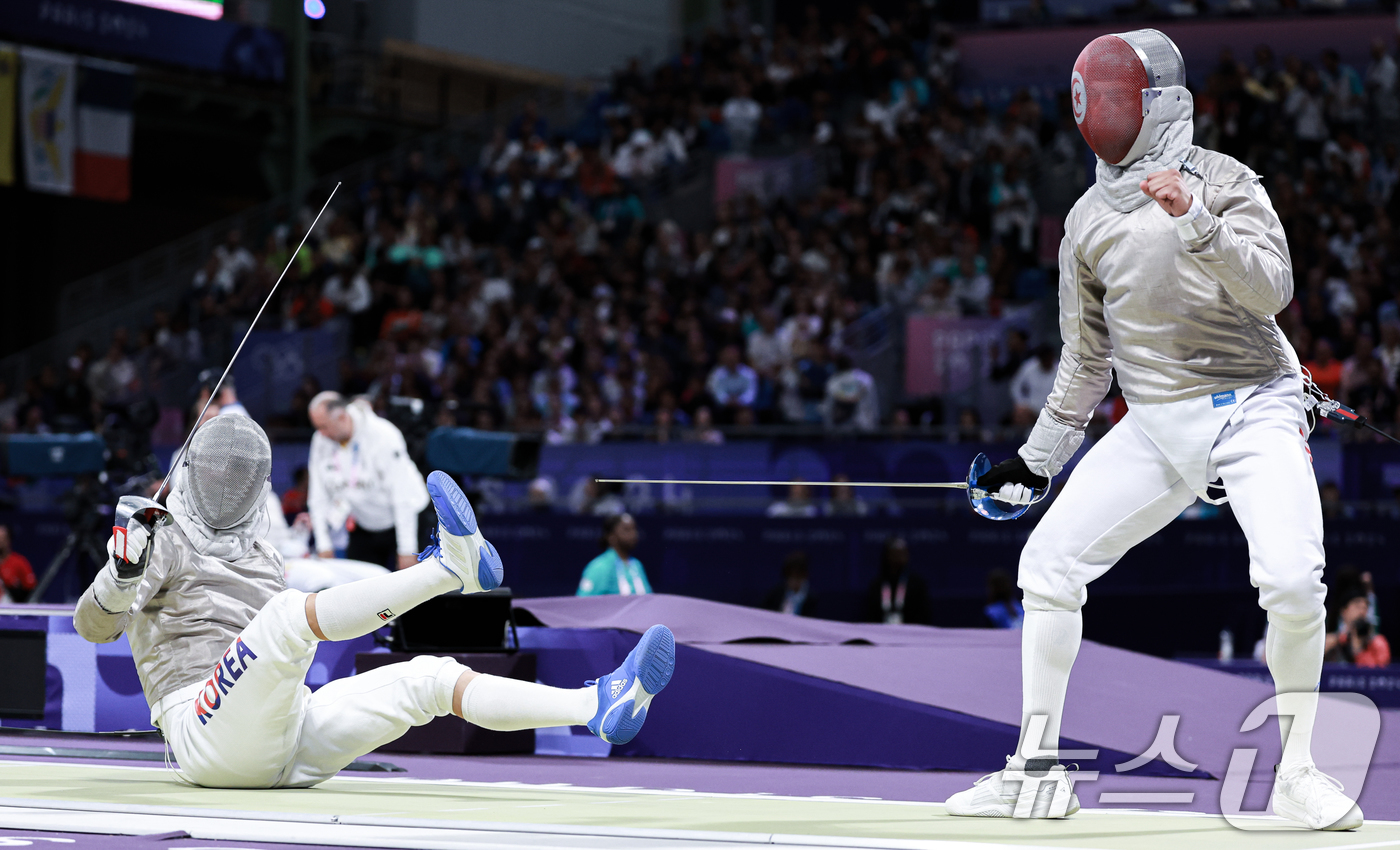 (파리(프랑스)=뉴스1) 박정호 기자 = 대한민국 펜싱 대표팀 구본길 선수가 27일 오후(한국시간) 프랑스 파리 그랑 팔레에서 열린 '2024 파리올림픽' 남자 사브르 개인 32강 …