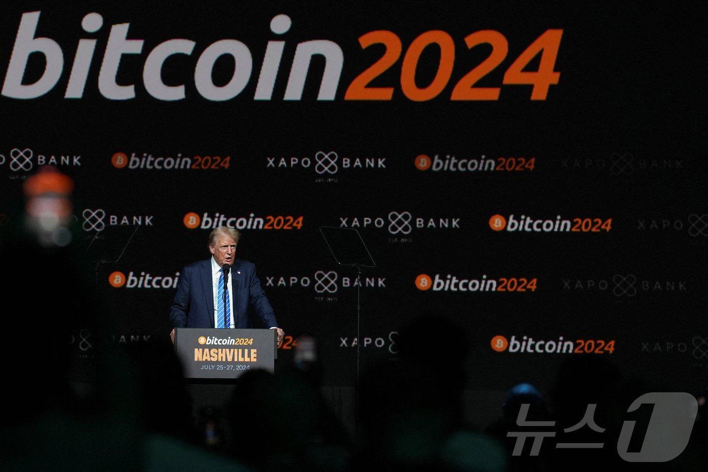 본문 이미지 - 27일&#40;현지시간&#41; 내슈빌에서 열린 2024 비트코인 콘퍼런스에서 도널드 트럼프 공화당 대선 후보가 기조연설을 하고 있다. ⓒ 로이터=뉴스1 ⓒ News1 박형기 기자