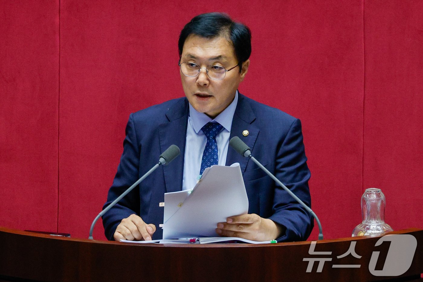 본문 이미지 - 조계원 더불어민주당 의원이 28일 오전 서울 여의도 국회 본회의장에서 방송문화진흥회법(방문진법) 개정안에 찬성하는 무제한 토론(필리버스터)을 하고 있다. 2024.7.28/뉴스1 ⓒ News1 안은나 기자