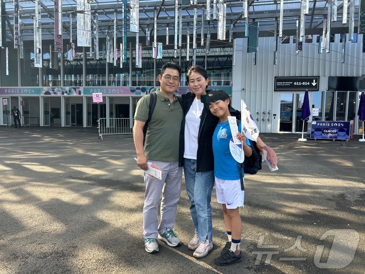 본문 이미지 -   28일(한국시간) 한국과 슬로베니아의 2024 파리 올림픽 조별리그 2차전을 앞두고 경기가 열리는 프랑스 파리의 파리 사우스 아레나6에 한국인 응원객이 몰려들었다. 2024. 7.28/뉴스1 ⓒ News1 문대현 기자