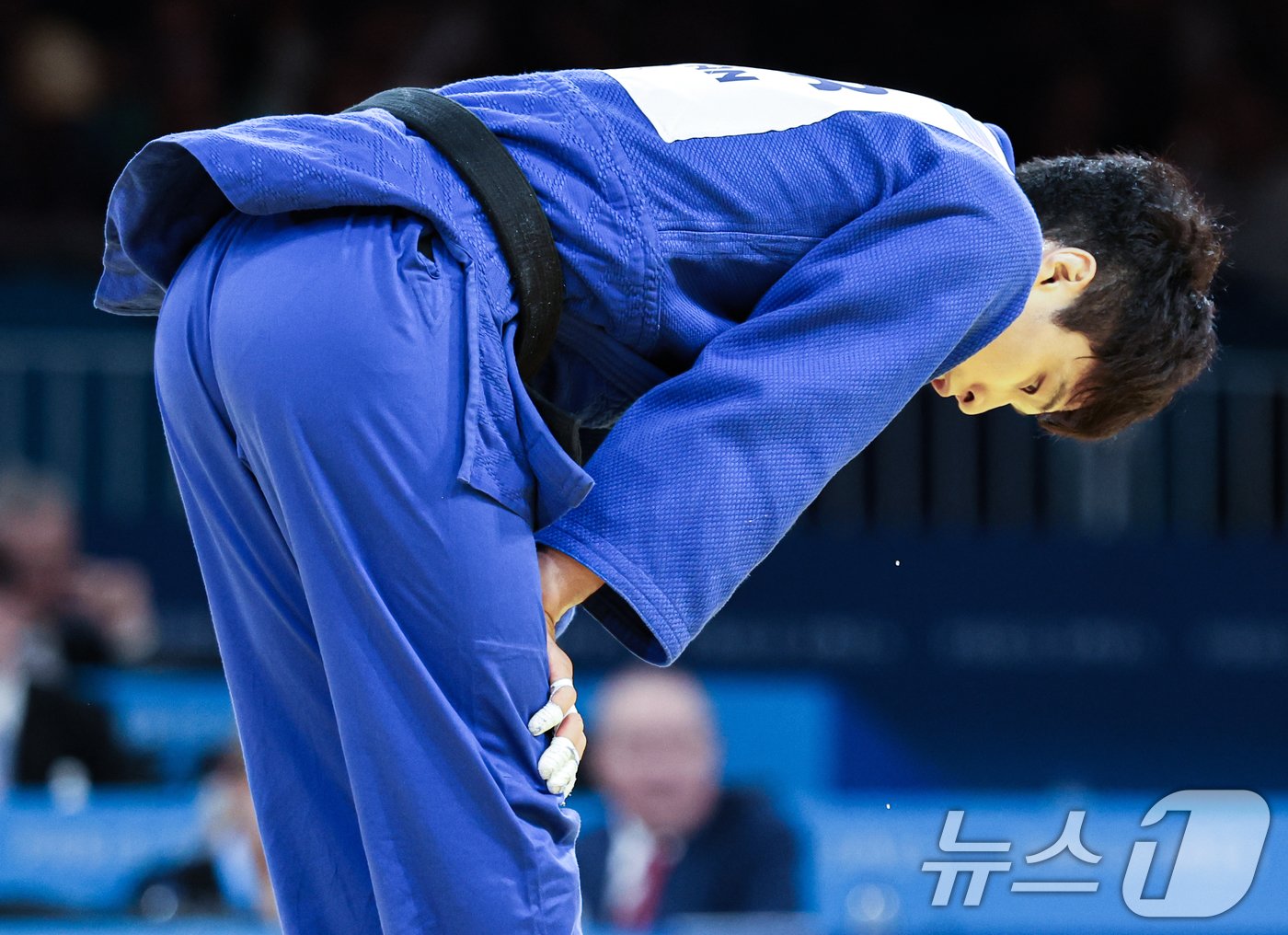 대한민국 유도 안바울이 28일&#40;한국시간&#41; 프랑스 파리 샹드마르스 아레나에서 열린 2024 파리올림픽 66kg 유도 남자 16강전 카자흐스탄 구스만 키르기즈바예프와의 경기를 패배한 후 아쉬워하고 있다 2024.7.28/뉴스1 ⓒ News1 이동해 기자