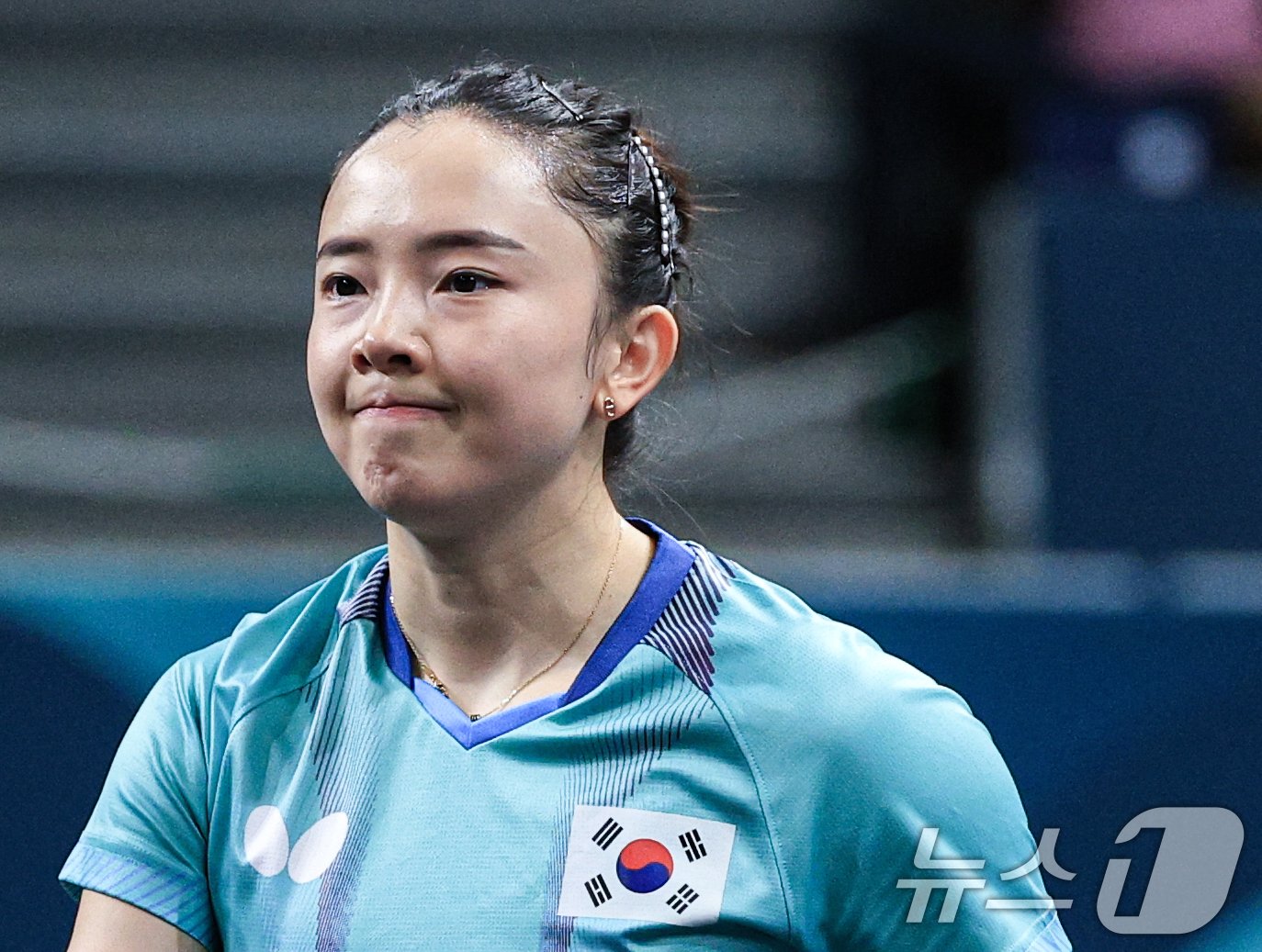 대한민국 탁구 대표팀 전지희 선수가 28일 오후&#40;한국시간&#41; 프랑스 파리 사우스 파리 아레나 4에서 열린 &#39;2024 파리올림픽&#39; 탁구 여자 단식 64강 포르투칼의 유 푸 선수와의 경기를 패배한 후 아쉬워하고 있다. 2024.7.28/뉴스1 ⓒ News1 박정호 기자