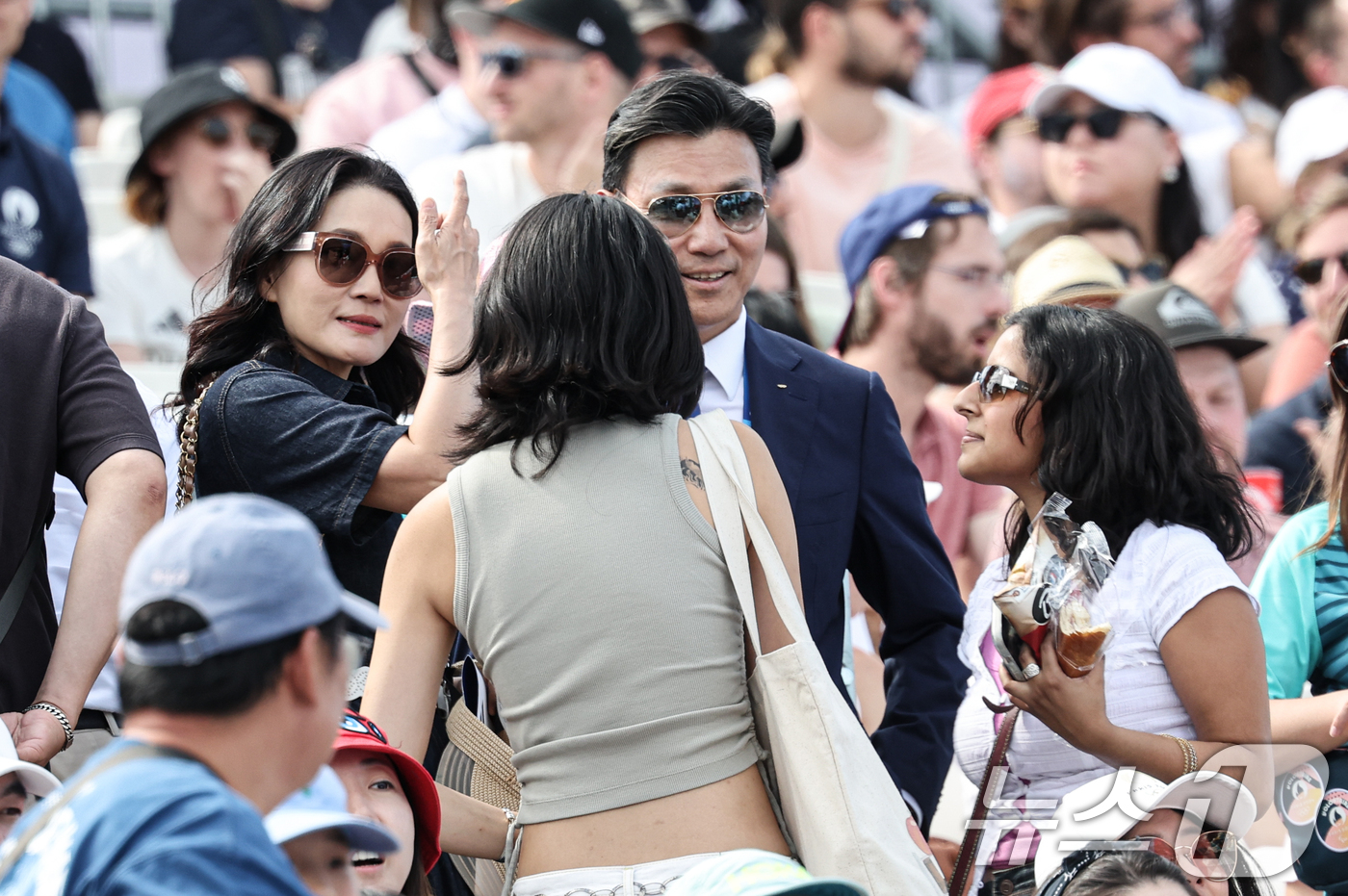 (파리(프랑스)=뉴스1) 이동해 기자 = 이서현 삼성물산 사장과 김재열 국제올림픽위원회(IOC) 위원이 28일(한국시간) 프랑스 파리 레쟁발리드 특설 사로에서 열린 2024 파리올 …