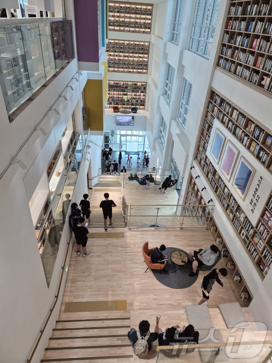 본문 이미지 - 온누림센터를 이용하는 청소년들.(단양군 제공)2024.7.29/뉴스1