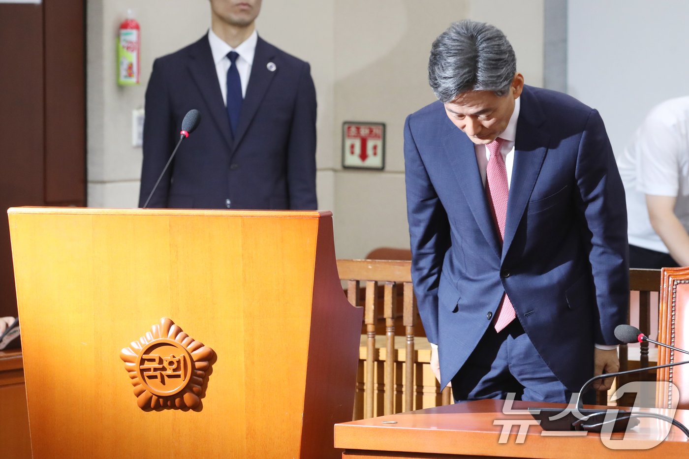 조지호 경찰청장 후보자가 29일 오전 서울 여의도 국회 행정안전위원회 전체회의장에서 열린 인사청문회에서 인사하고 있다. 2024.7.29/뉴스1 ⓒ News1 이광호 기자