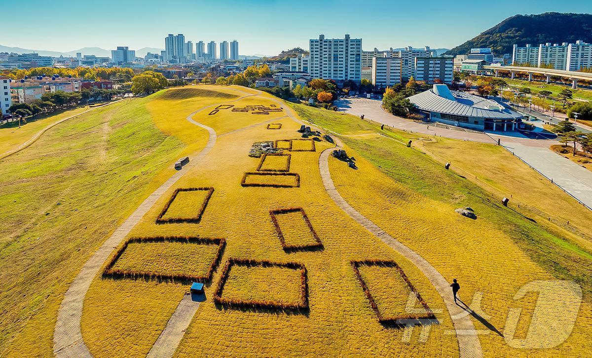 본문 이미지 - 김해시 대성동 가야고분군 전경.(김해시 제공)