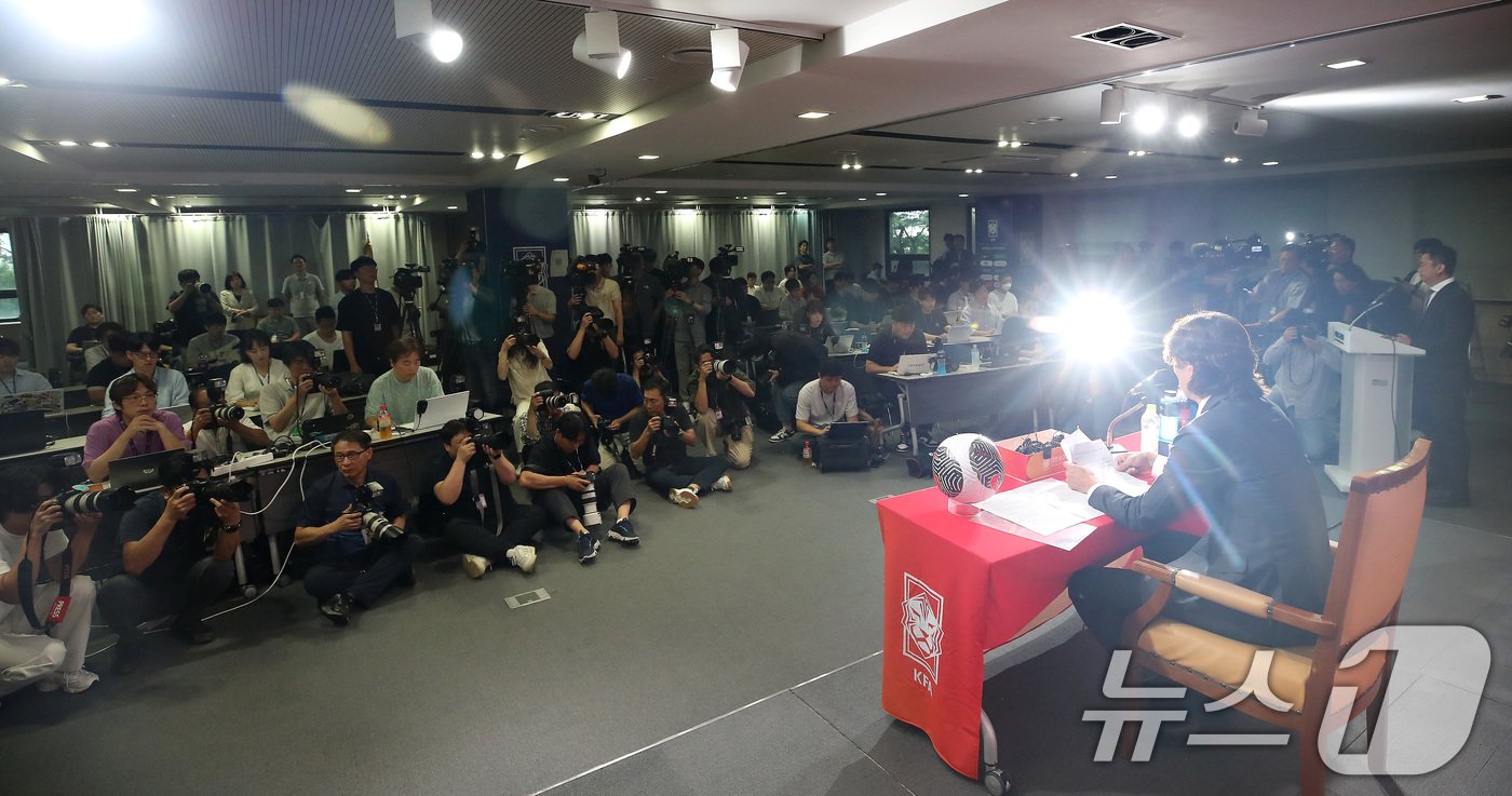 홍명보 대한민국 축구 국가대표팀 감독이 29일 오전 서울 종로구 신문로 축구회관에서 열린 취임 기자회견에서 발언을 하고 있다. 2024.7.29/뉴스1 ⓒ News1 임세영 기자