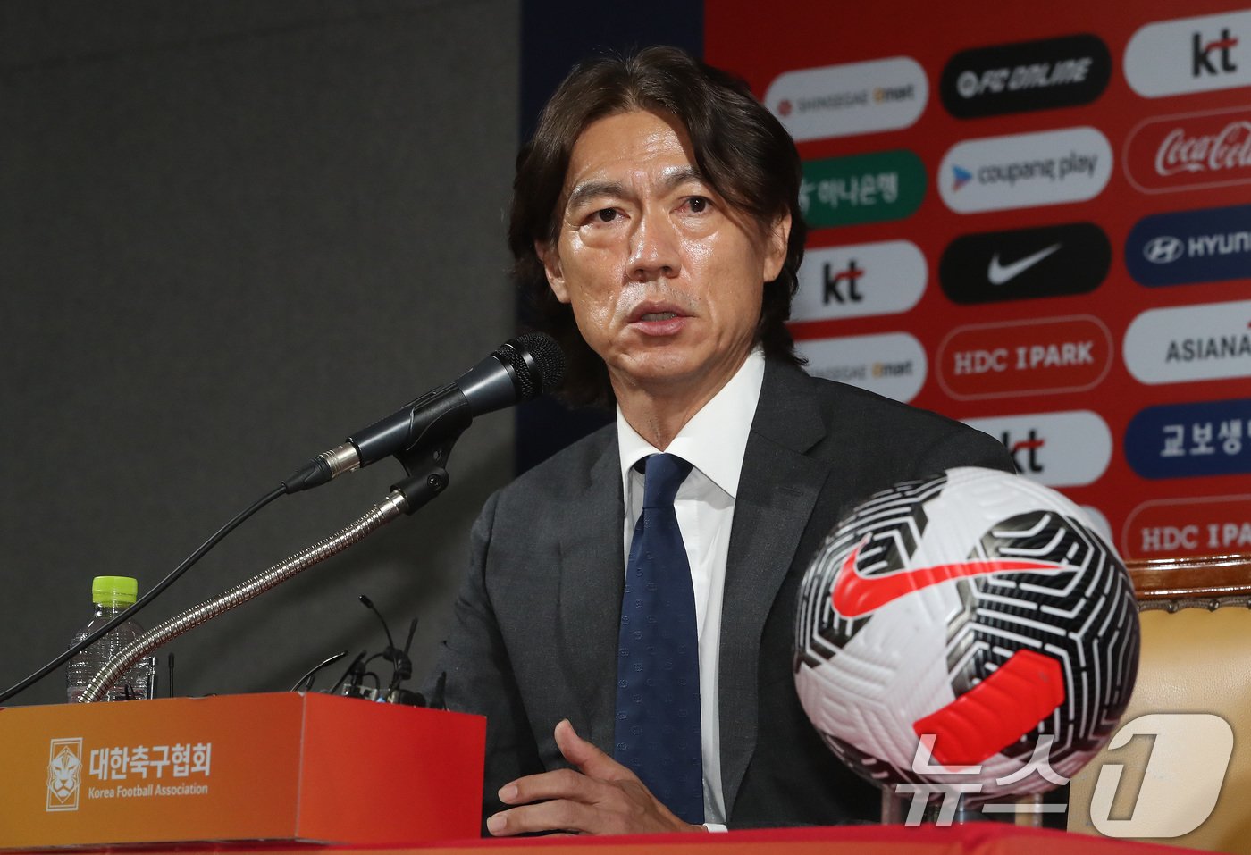 본문 이미지 - 홍명보 대한민국 축구 국가대표팀 감독이 29일 오전 서울 종로구 신문로 축구회관에서 열린 취임 기자회견에서 발언을 하고 있다. 2024.7.29/뉴스1 ⓒ News1 임세영 기자