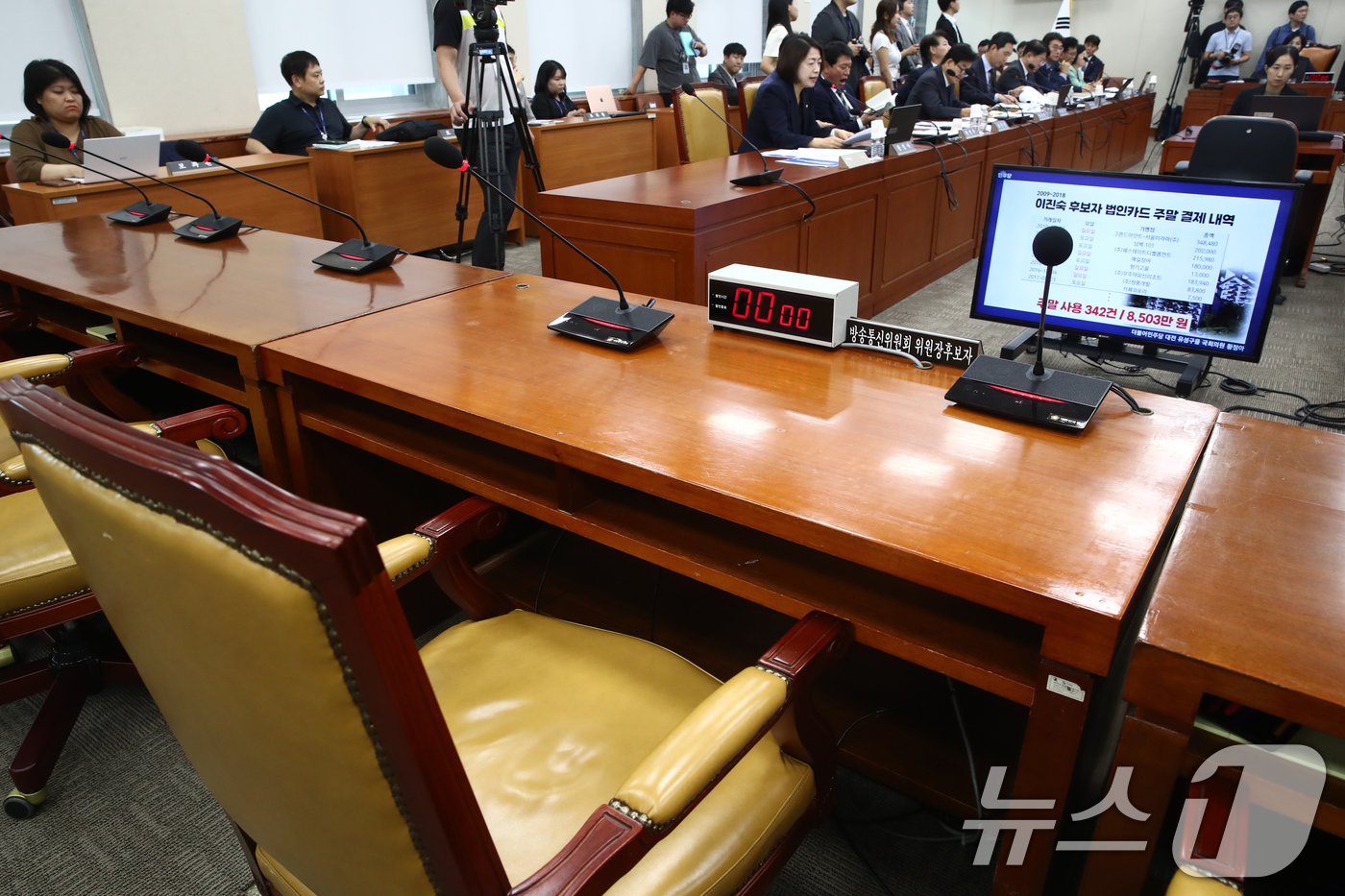 본문 이미지 - 29일 오후 서울 여의도 국회에서 열린 과학기술정보방송통신위원회 전체회의에서 여야 의원들이 이진숙 방송통신위원회 위원장후보자 인사청문경과보고서 채택의 건에 대한 논의를 하고 있다. 2024.7.29/뉴스1 ⓒ News1 이광호 기자